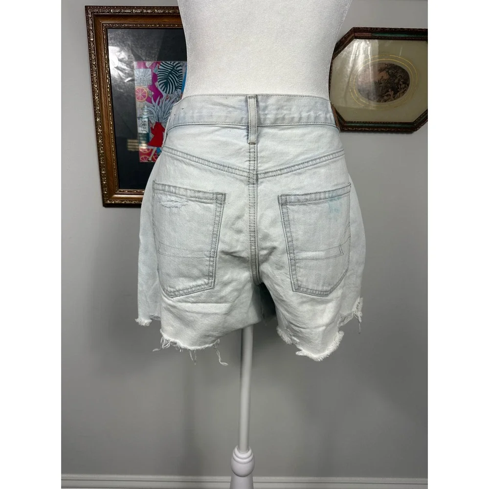 American Eagle Light Wash‎ Distressed 90's Boyfriend Shorts - SIZE US 8 Vacation